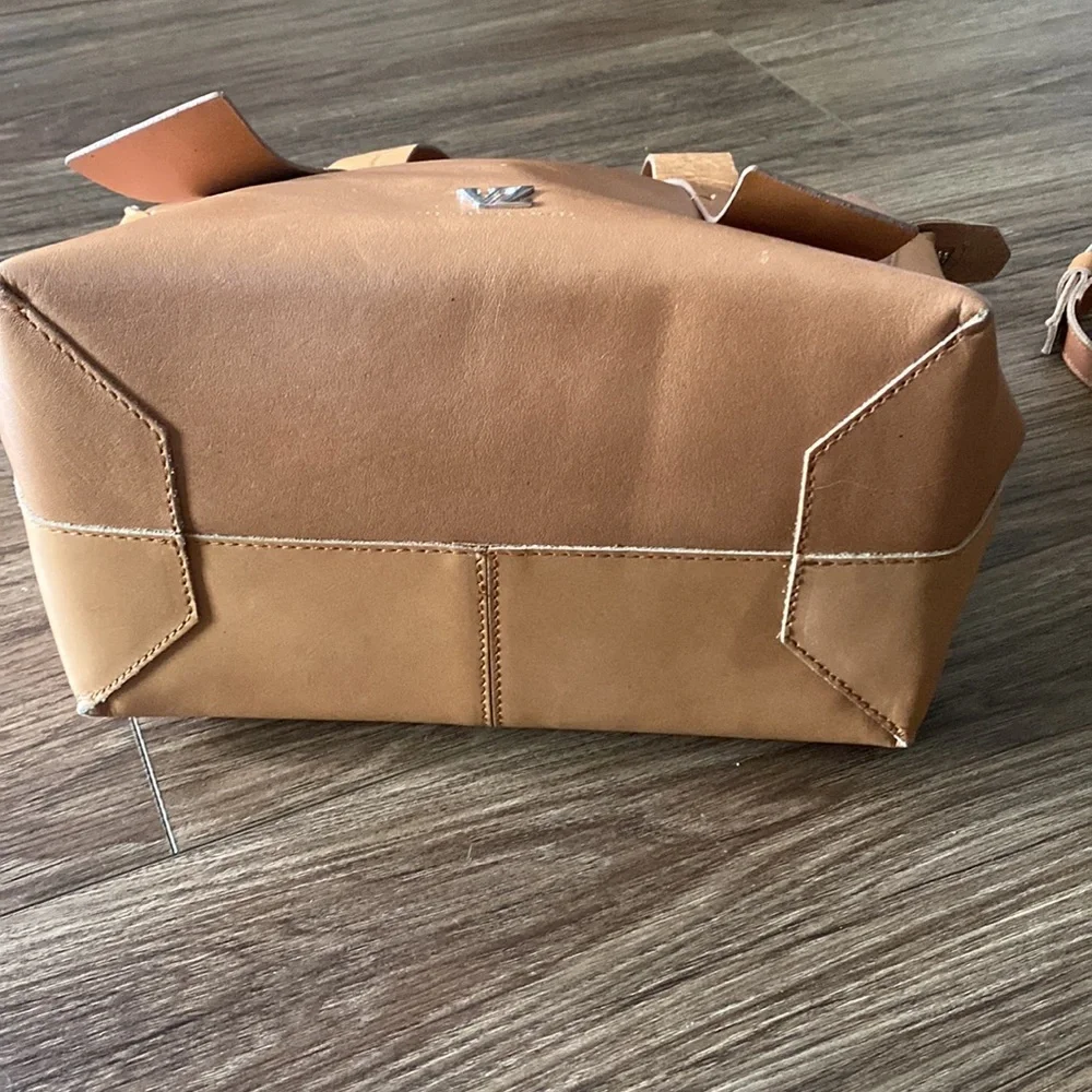 New with tags inside Leather Velez Columbia satchel w/crossbody strap Camel